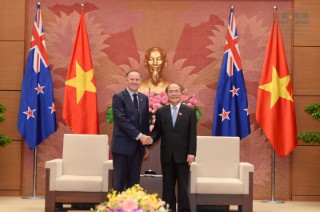 Chủ tịch Quốc hội Nguyễn Sinh Hùng tiếp Thủ tướng New Zealand John Key